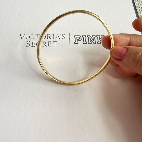 & Other Stories Jewelry - 14 Karats Yellow Gold Oval Hinged Bangle Bracelet